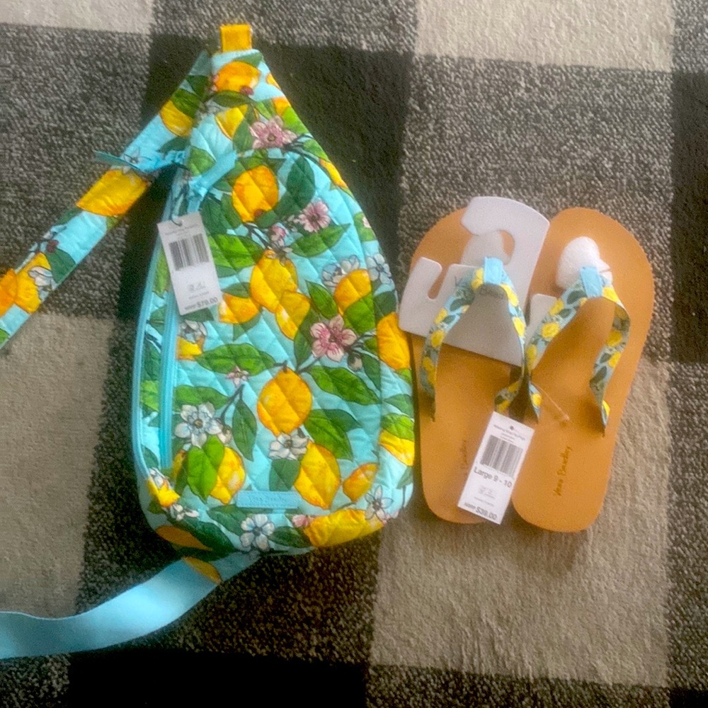 🍋Brand new with tags attached SOLD OUT LEMON GROVE VERA BRADLEY CROSSBODY BAG🍋